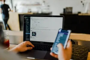 How Do Digital Images Influence First Impressions in Online Communication