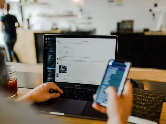 How Do Digital Images Influence First Impressions in Online Communication