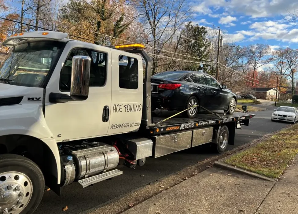 The Hidden Risks of Waiting Too Long to Call a Tow Truck After an Accident