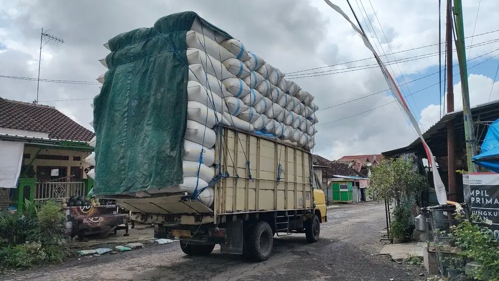 Can More Than One Party Be Responsible for an Overloaded Truck Accident