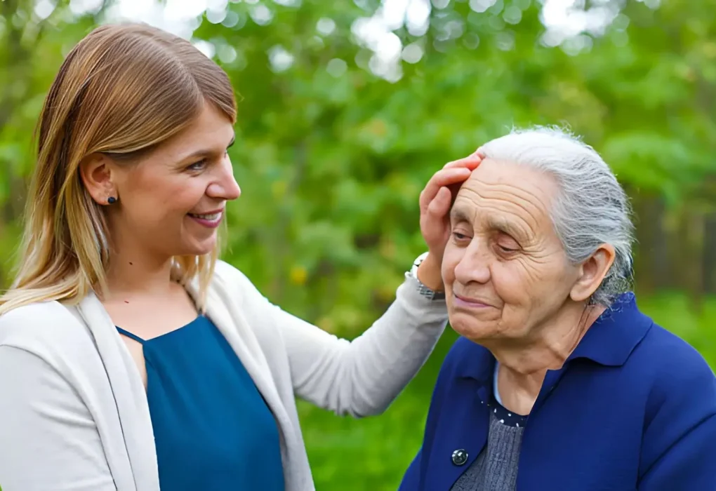 How to Recognize Alzheimer’s Symptoms in an Aging Parent